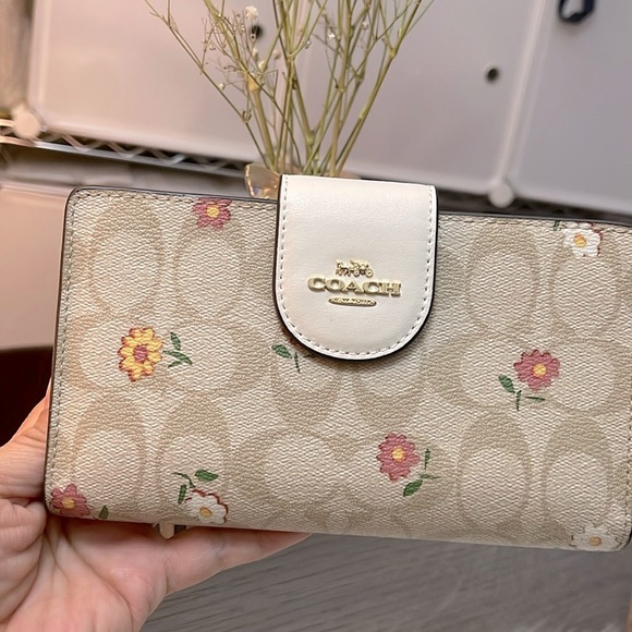NWT Coach Floral signature Wallet - Picture 7 of 11